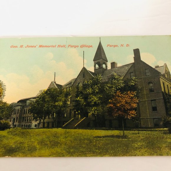 Vintage Fargo ND Postcards Great Northern Passenger Station Jones Memorial Hall - Picture 2 of 4